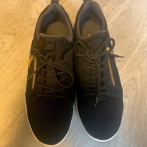 Used like new Aldo Women’s athletic sneakers for sale Size 9 - Picture 3 of 4